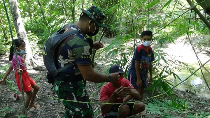 Satgas TMMD Kodim Bojonegoro Isi Waktu Luang Mancing Bareng Warga